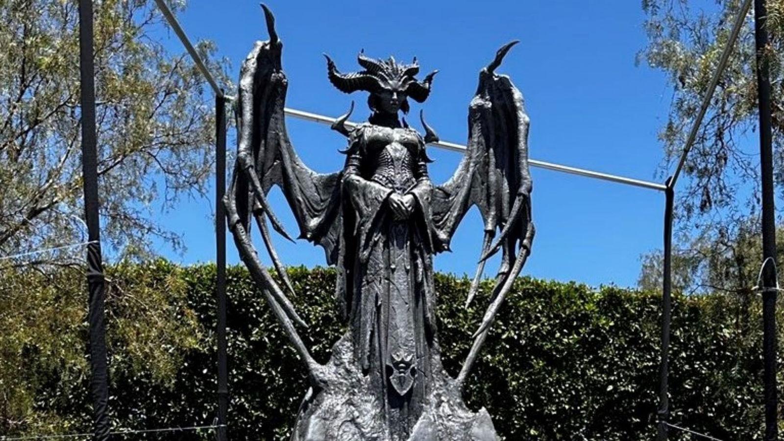 Statue of Lilith for Hardcore 100 Players