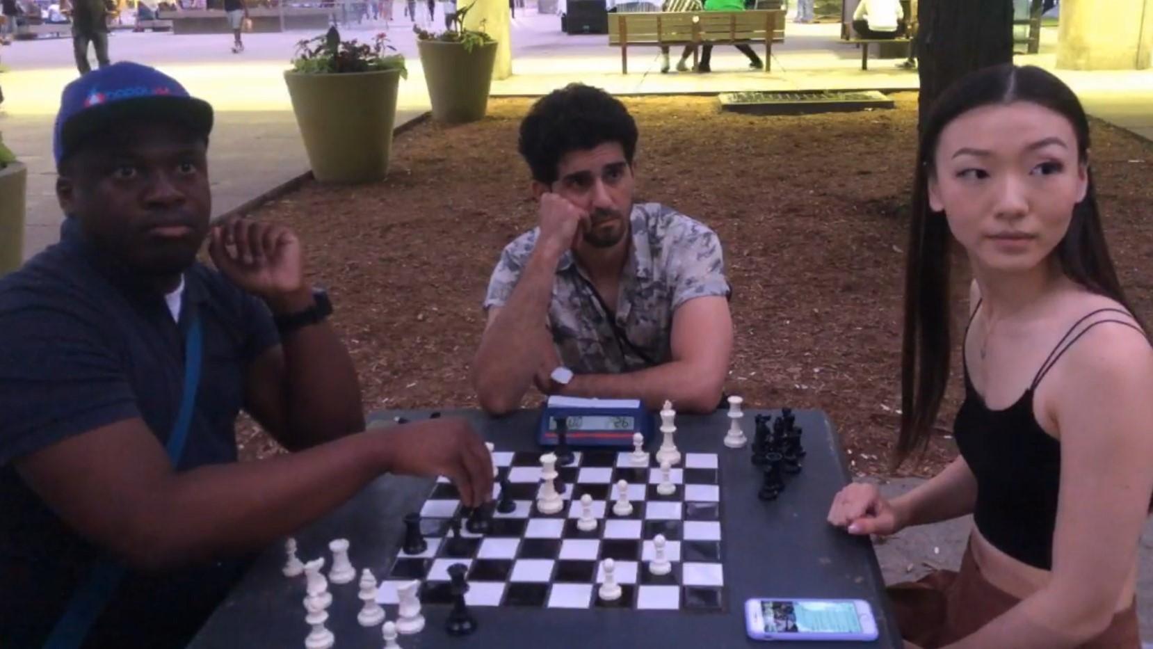 Chess streamer faces troubles during IRL chess stream